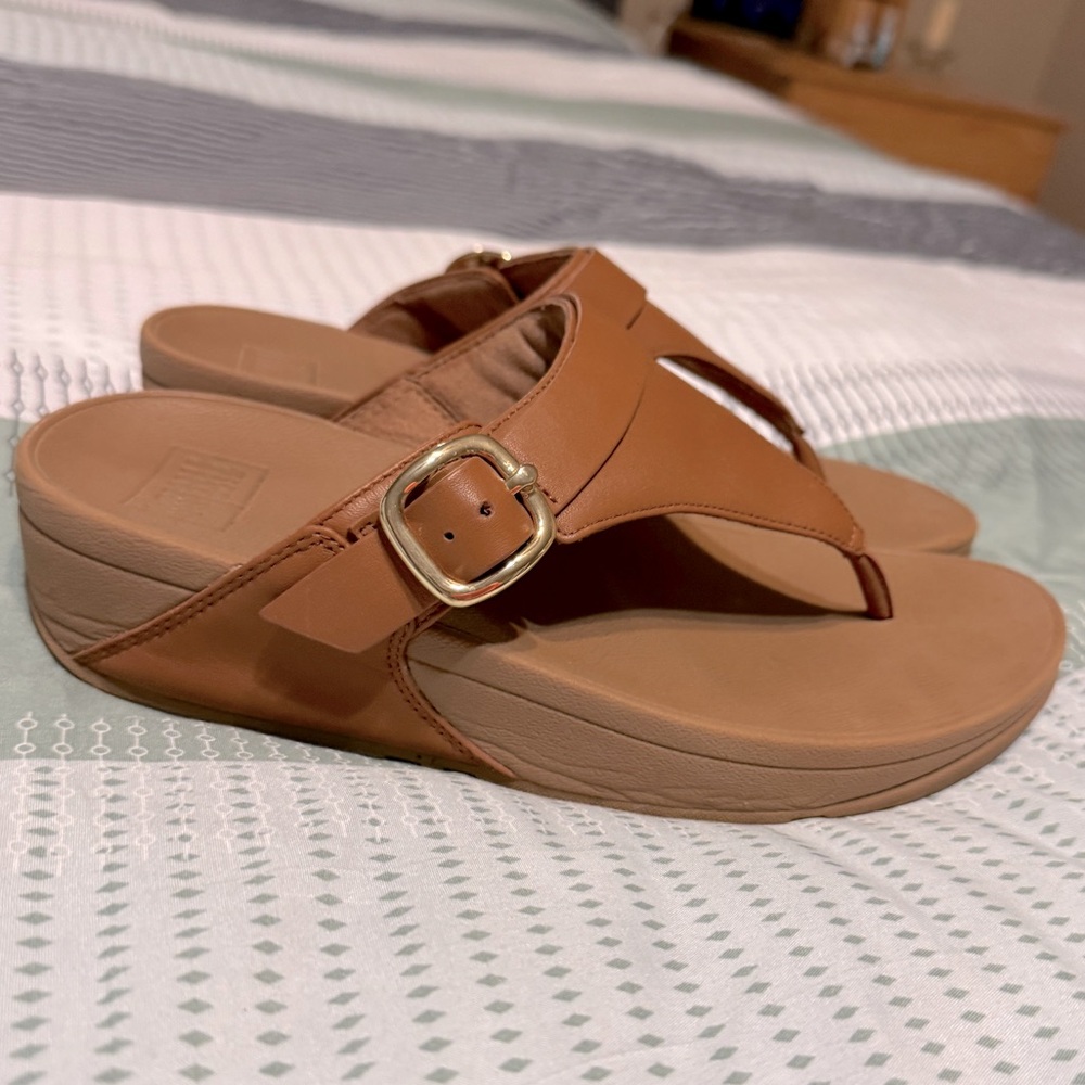 Fitflop Lulu Adjustable Buckle Toe post sandals